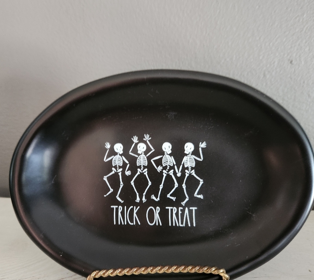 Black Rae Dunn Trick or Treat plate